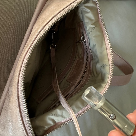 Rudsak Bordeaux Leather Sully Crossbody 12”x13” amazing condition - earthy pink - Picture 7 of 7